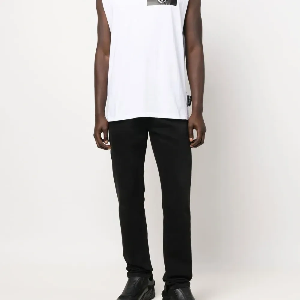 Футболка с нашивкой-логотипом