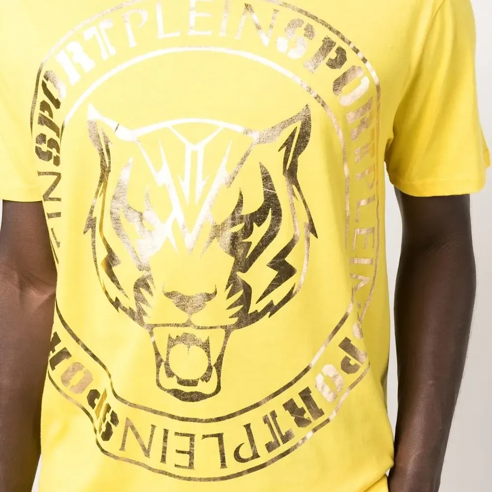 Футболка с логотипом