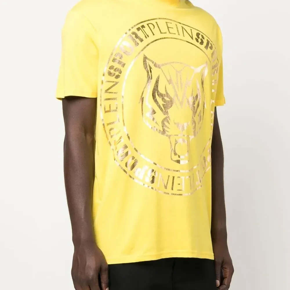 Футболка с логотипом