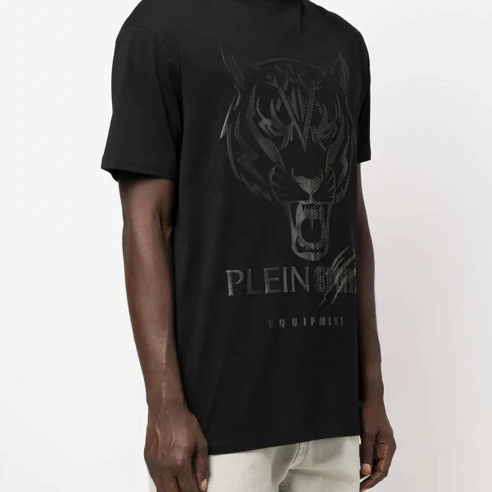 Футболка с логотипом