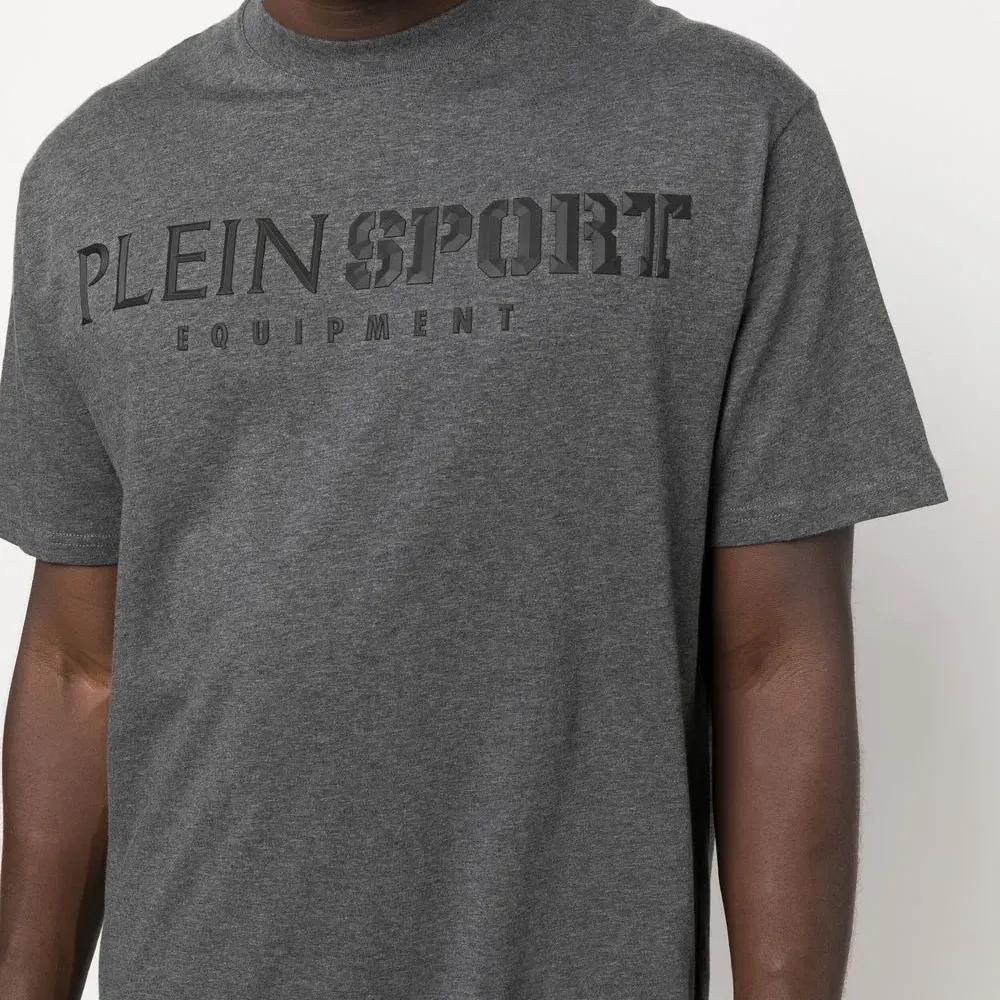 Футболка с логотипом