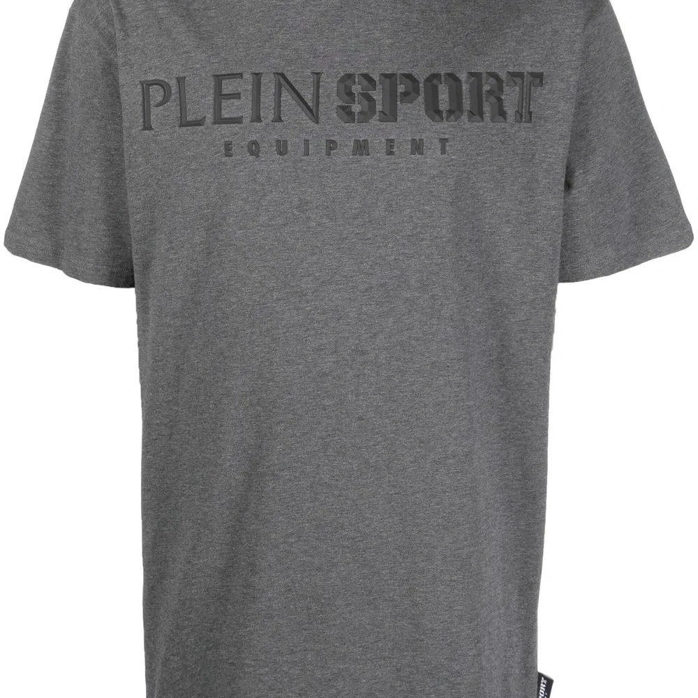 Футболка с логотипом