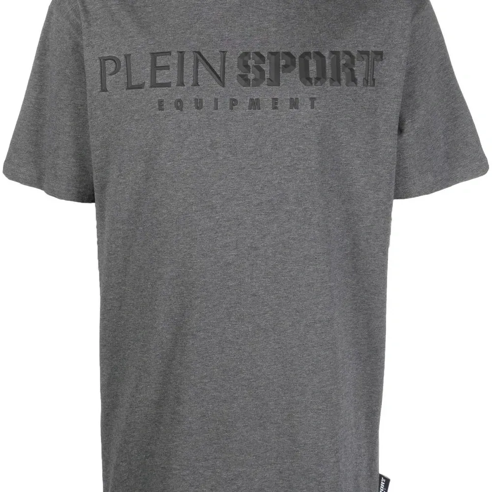 Футболка с логотипом