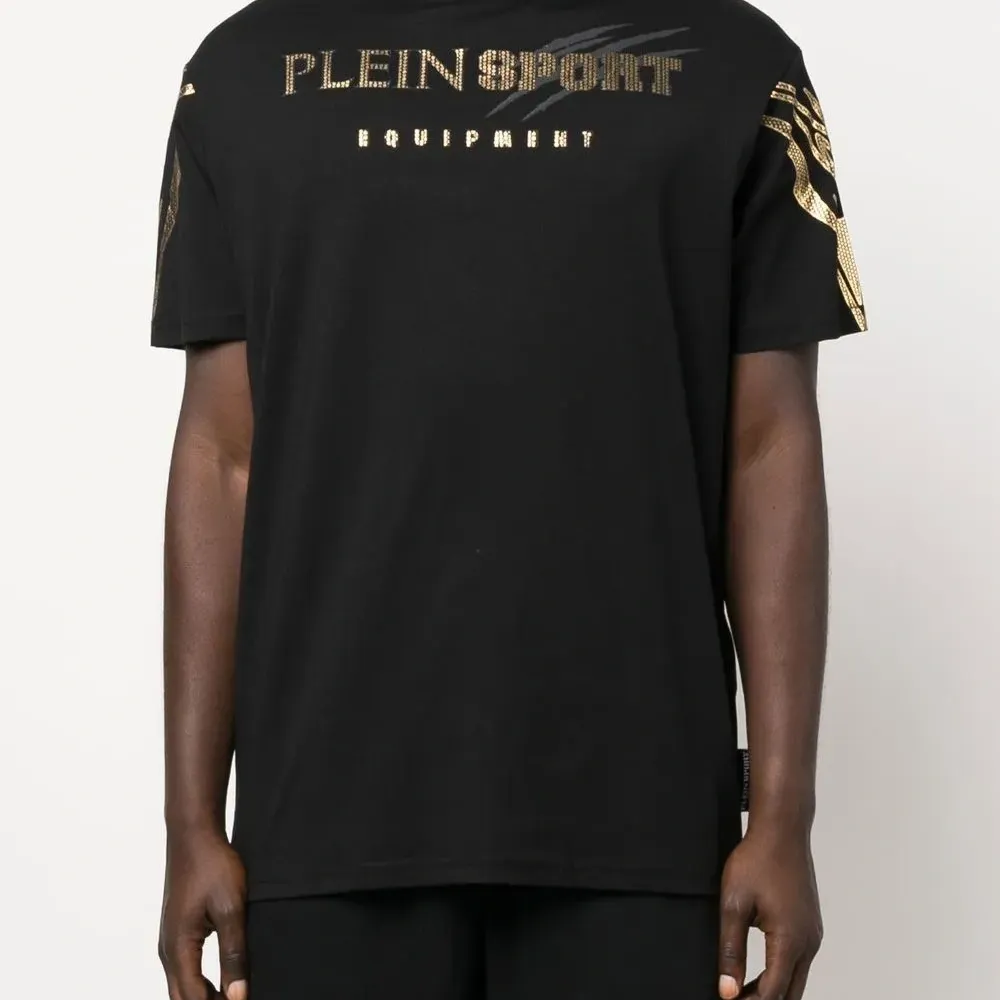 Футболка с логотипом