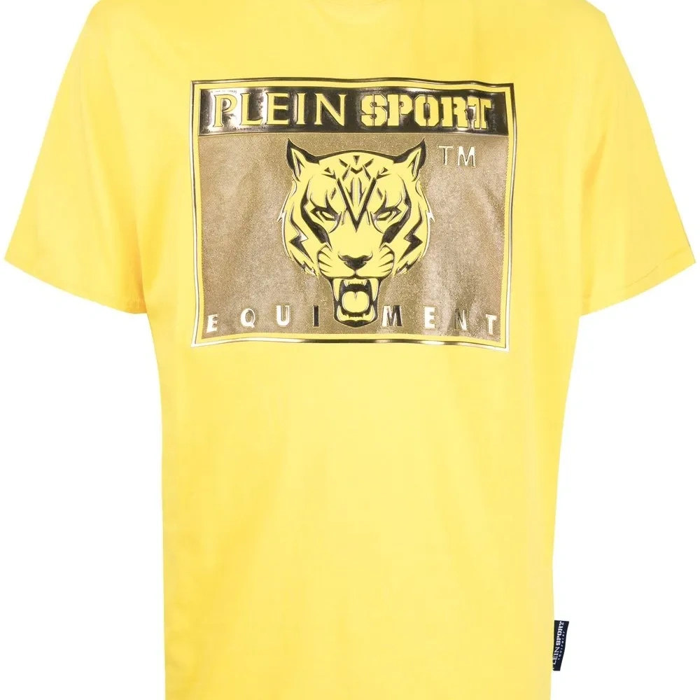 Футболка с логотипом