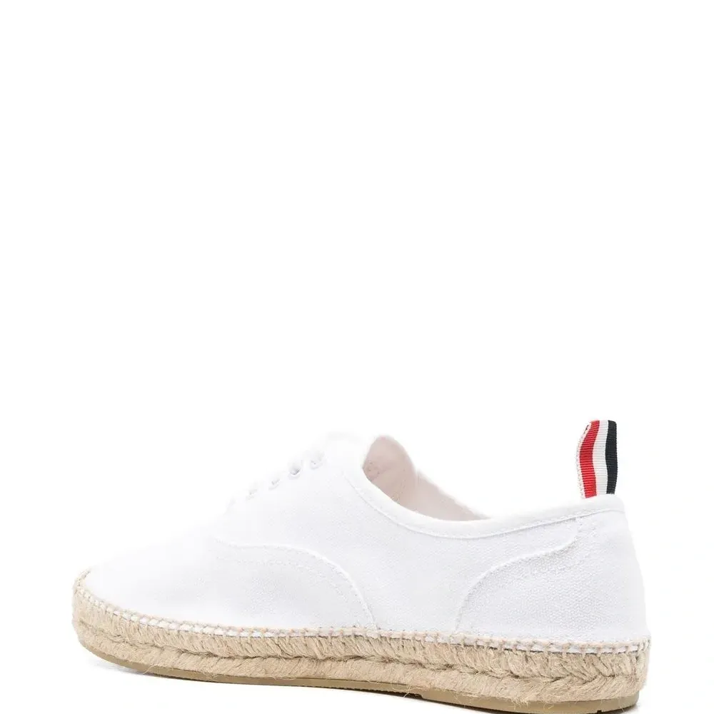 Кроссовки на шнуровке