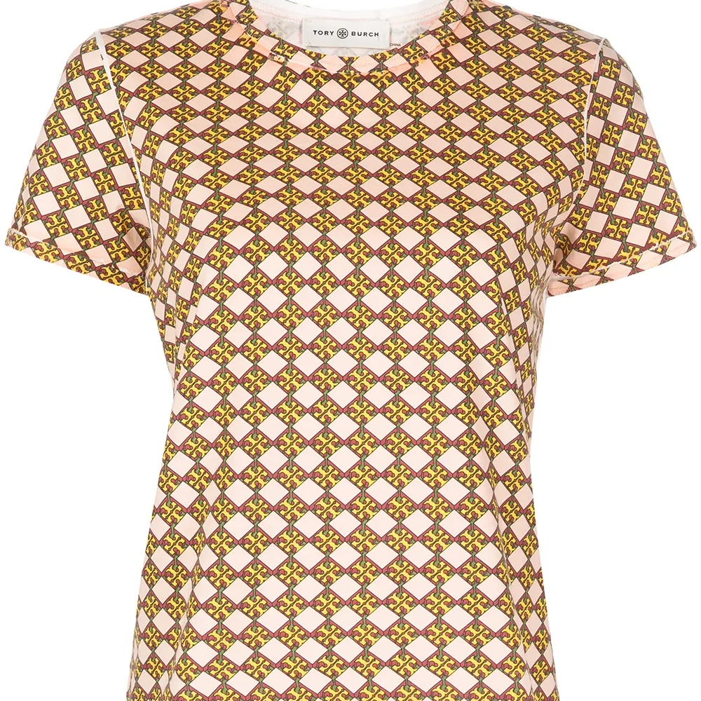 Футболка с логотипом