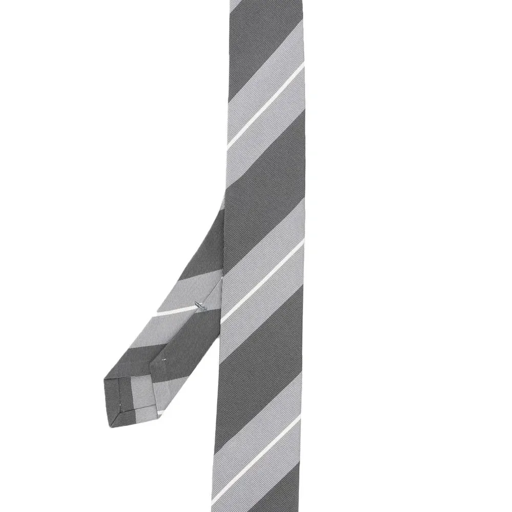 Галстук в диагональную полоску