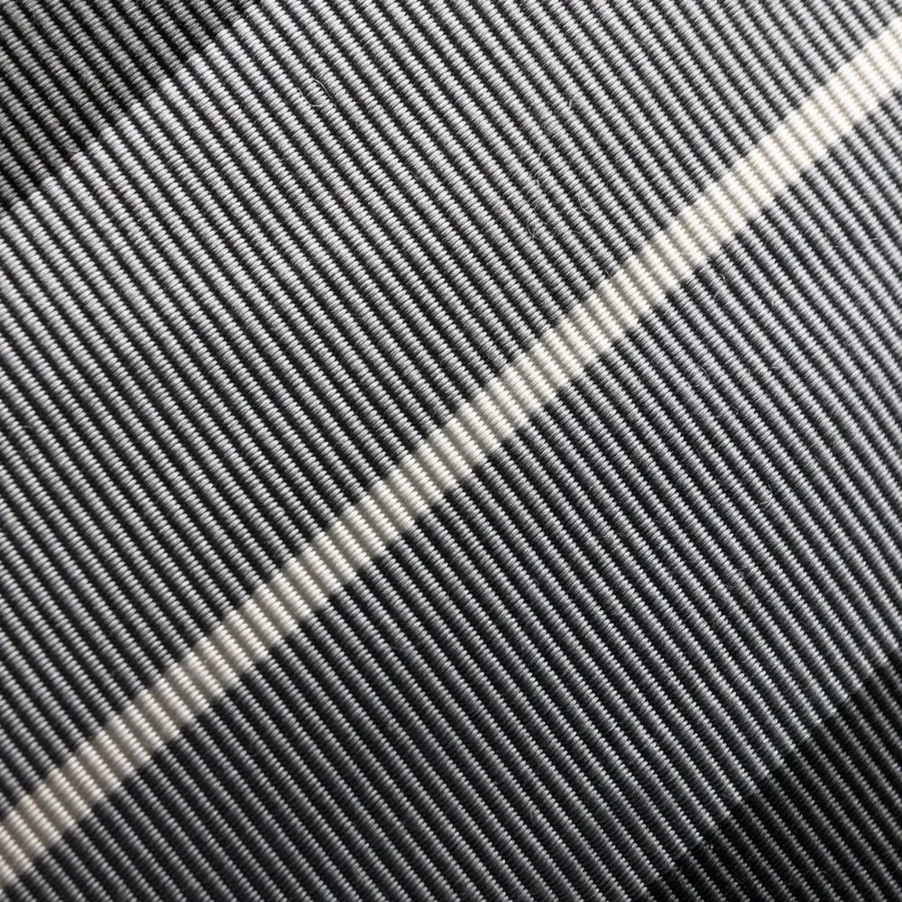 Галстук в диагональную полоску