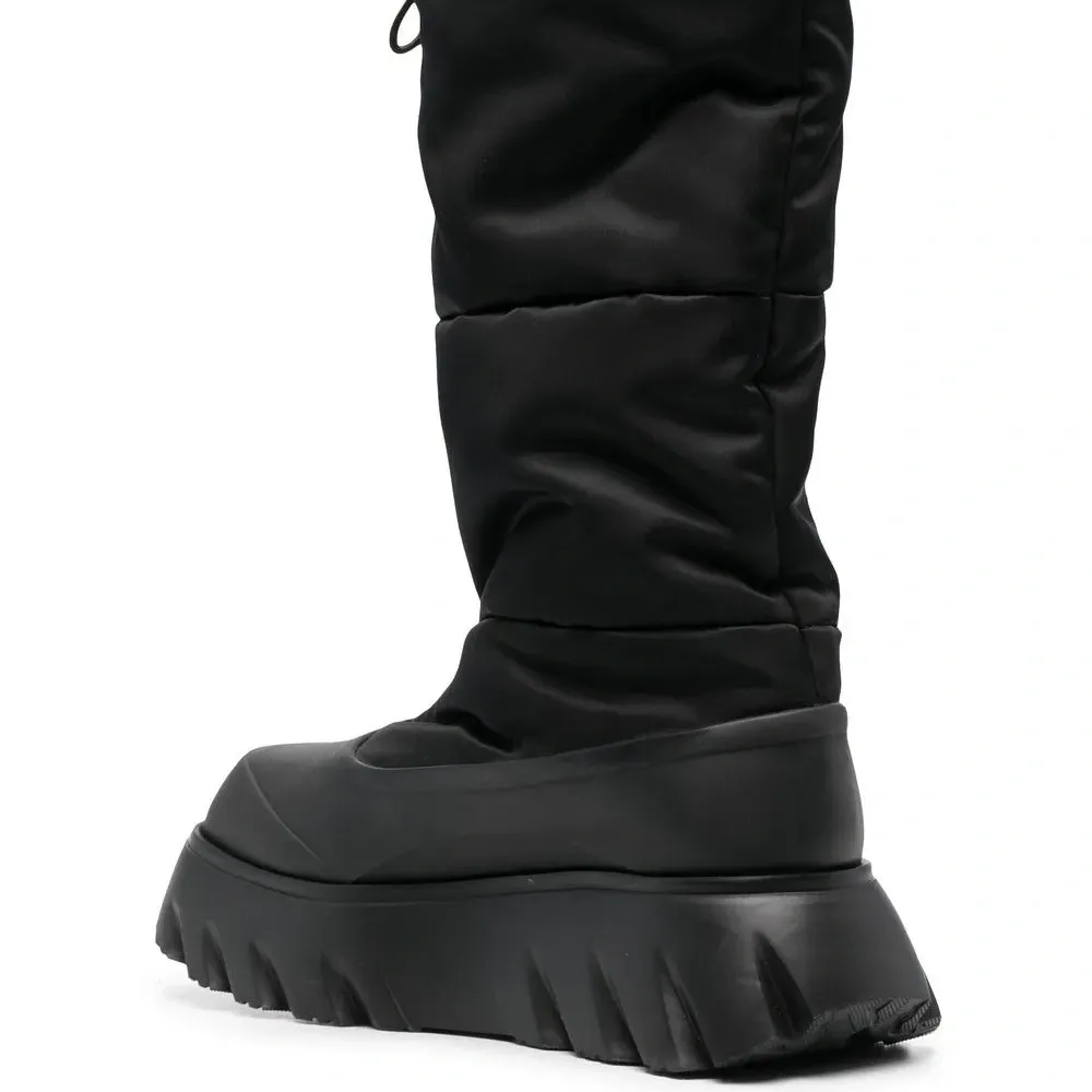 Дутые сапоги с нашивкой