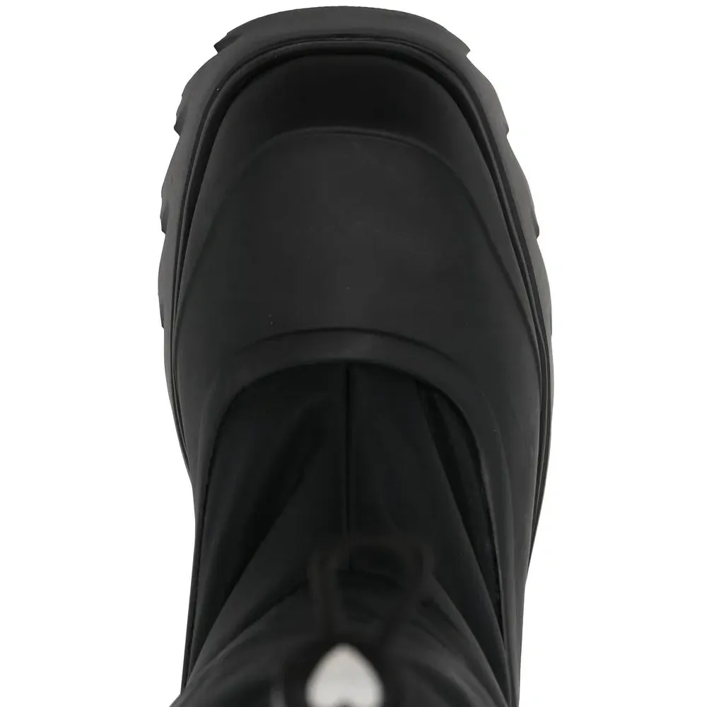 Дутые сапоги с нашивкой