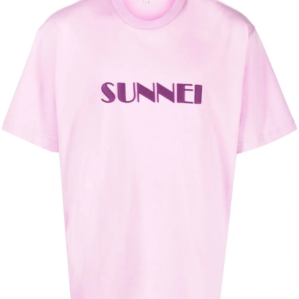 Футболка с вышитым логотипом