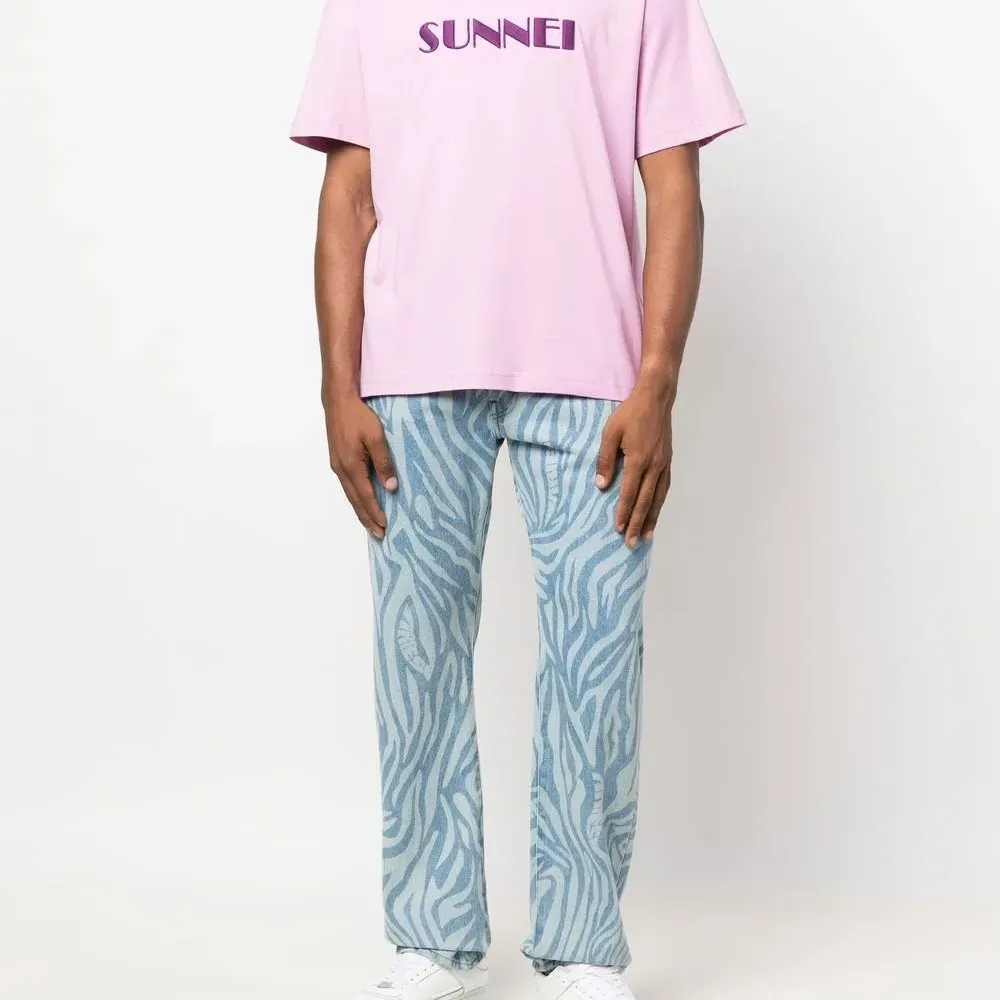 Футболка с вышитым логотипом