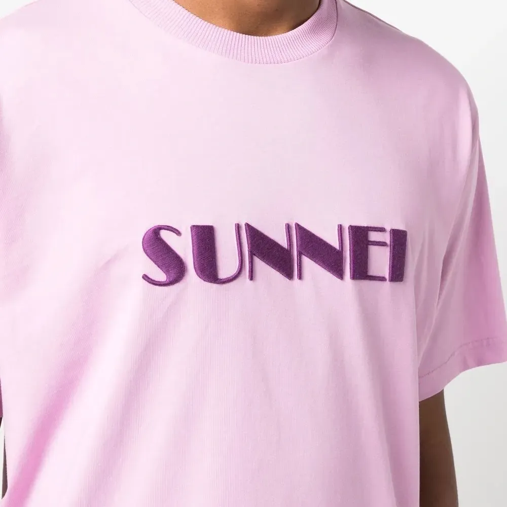 Футболка с вышитым логотипом