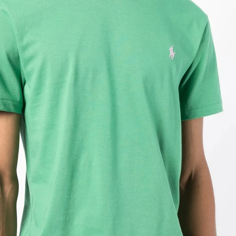 Футболка с вышитым логотипом