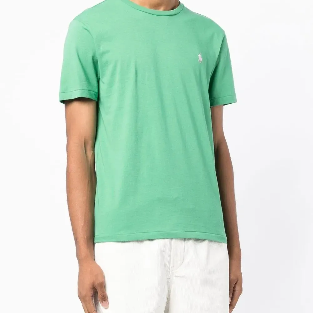 Футболка с вышитым логотипом