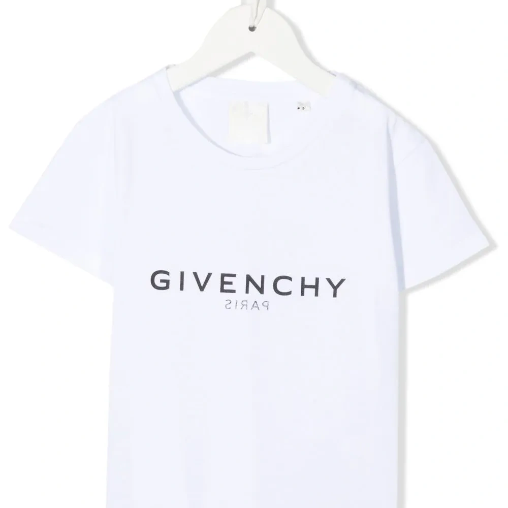 Футболка с логотипом