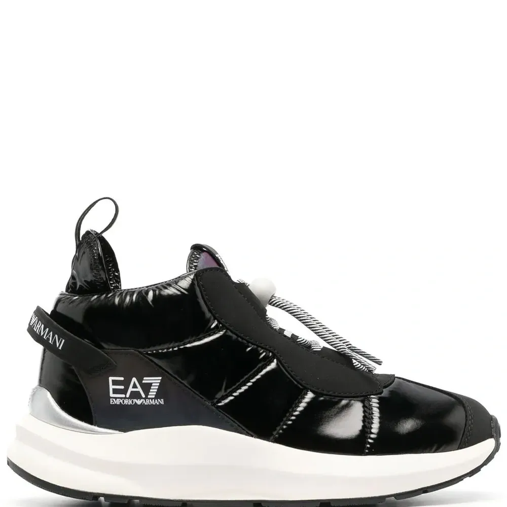 Кроссовки с дутыми вставками