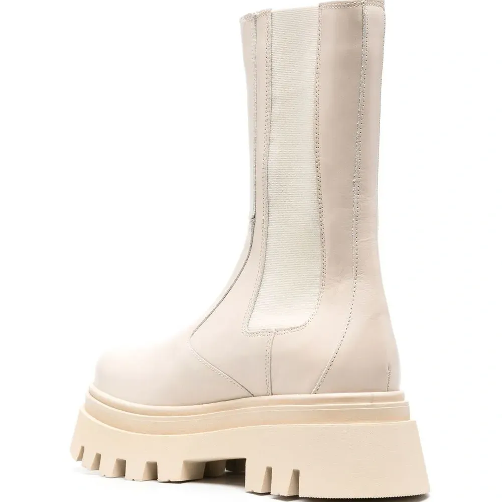 Сапоги на массивной подошве