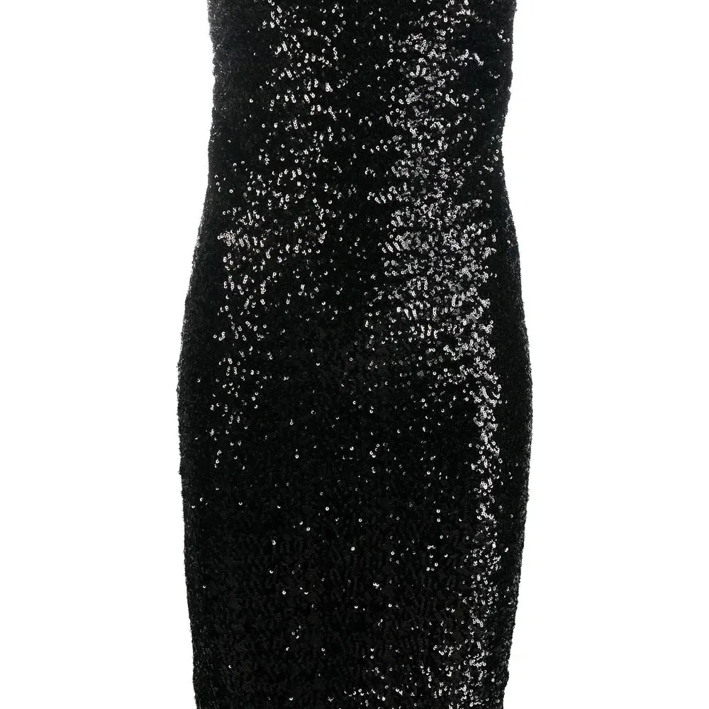 Платье с открытыми плечами и пайетками