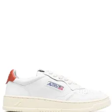 Кроссовки с нашивкой-логотипом