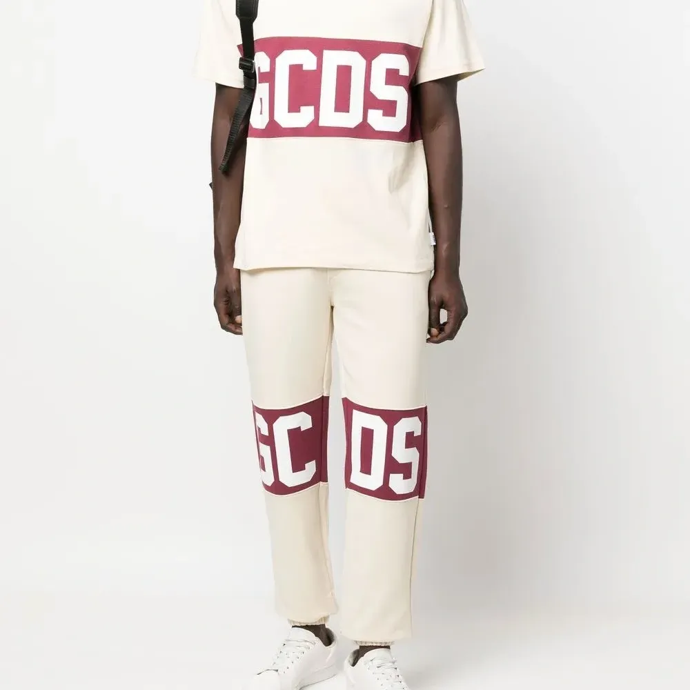 Футболка с логотипом