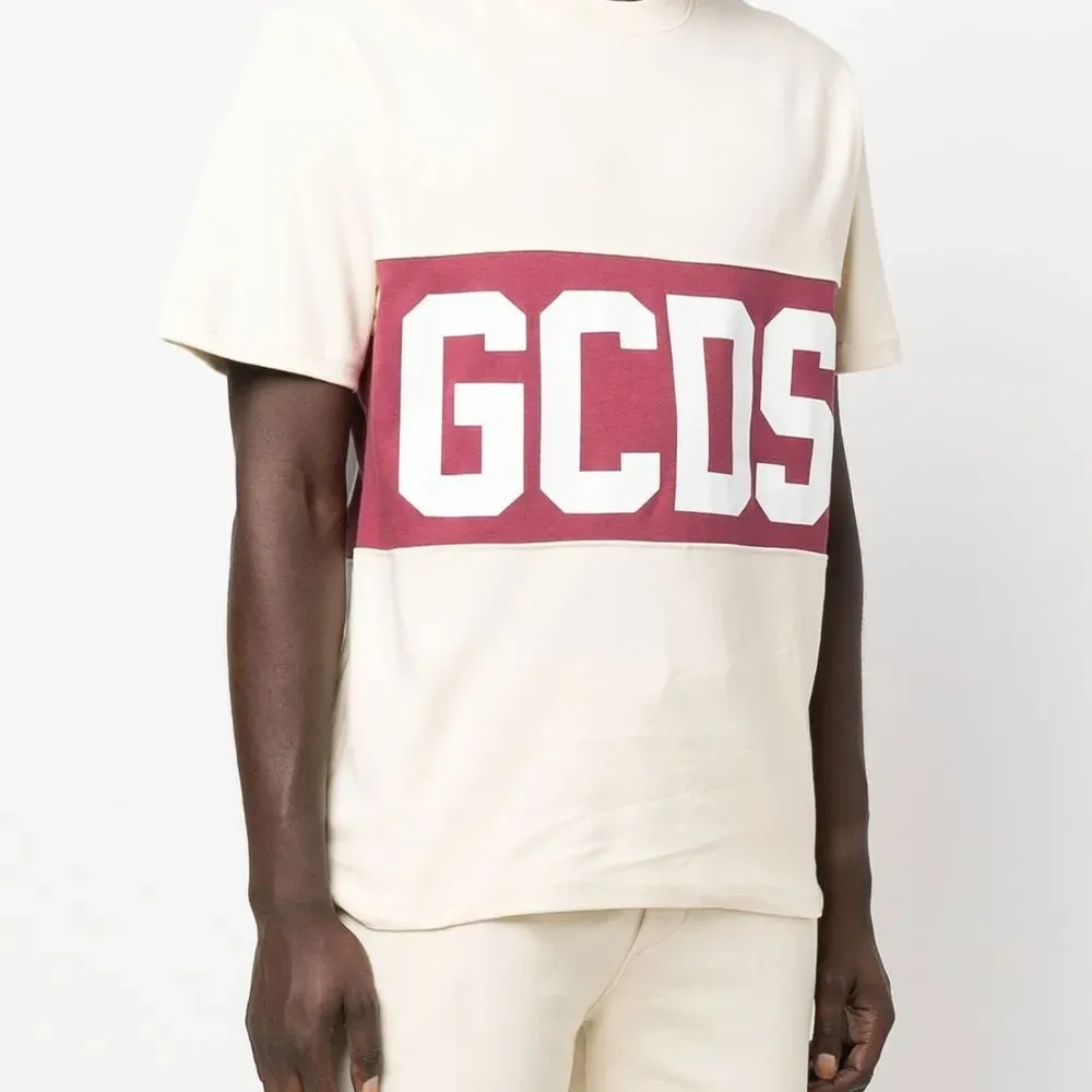 Футболка с логотипом