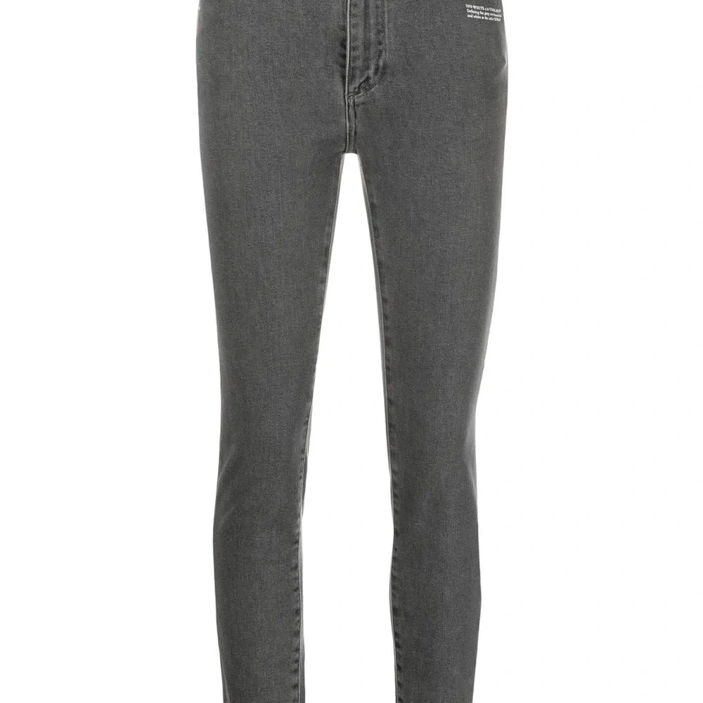 Укороченные джинсы скинни с надписью