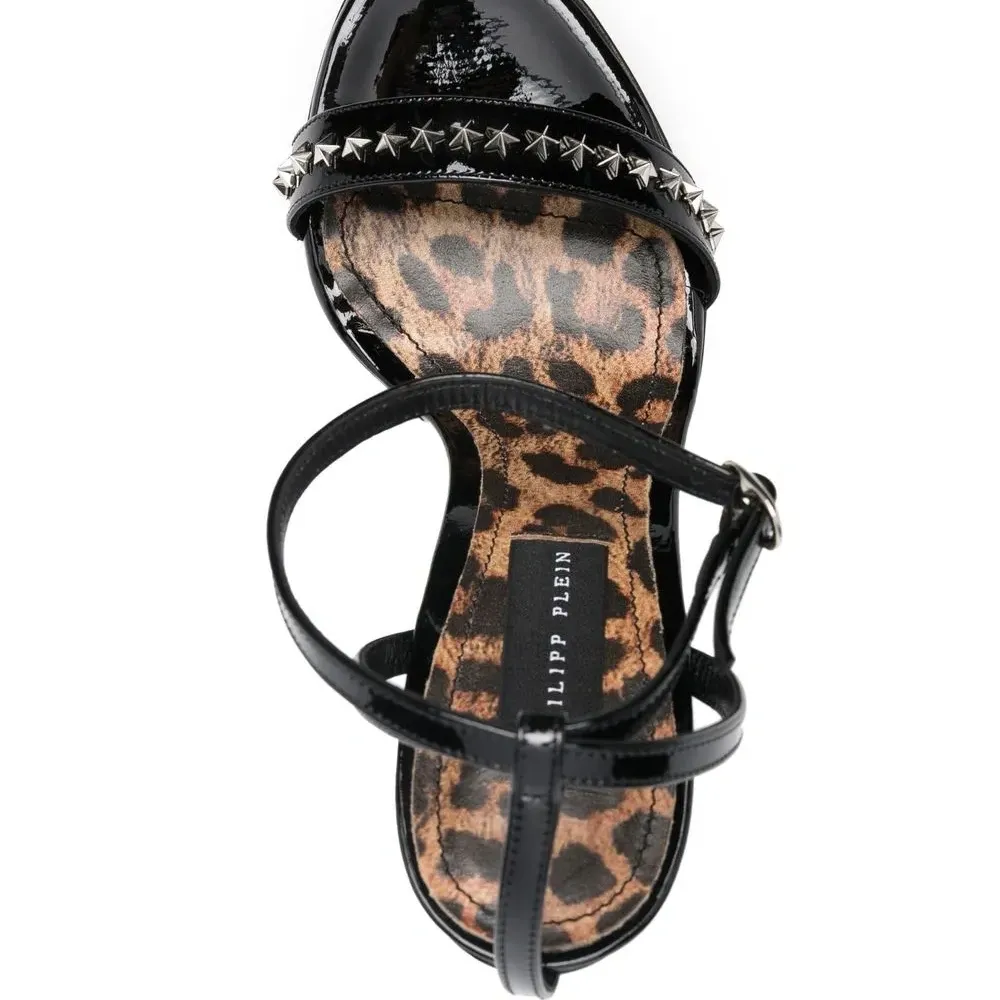 Босоножки с заклепками