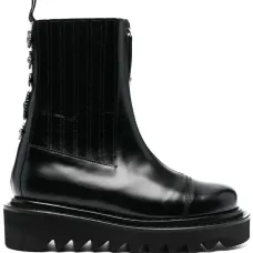 Ботинки на рифленой подошве