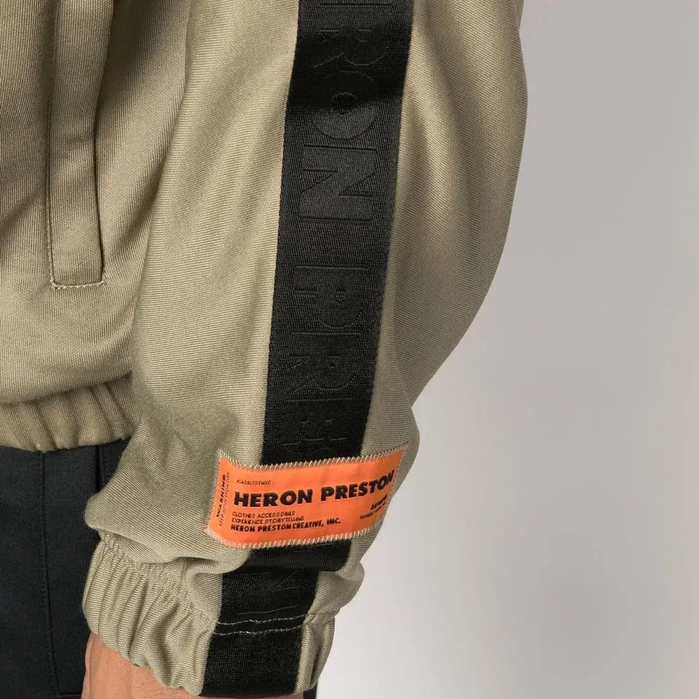 Топ с вышитым логотипом Топ с вышитым логотипом