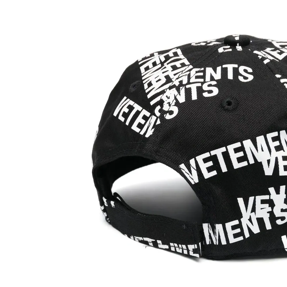 Бейсболка с логотипом