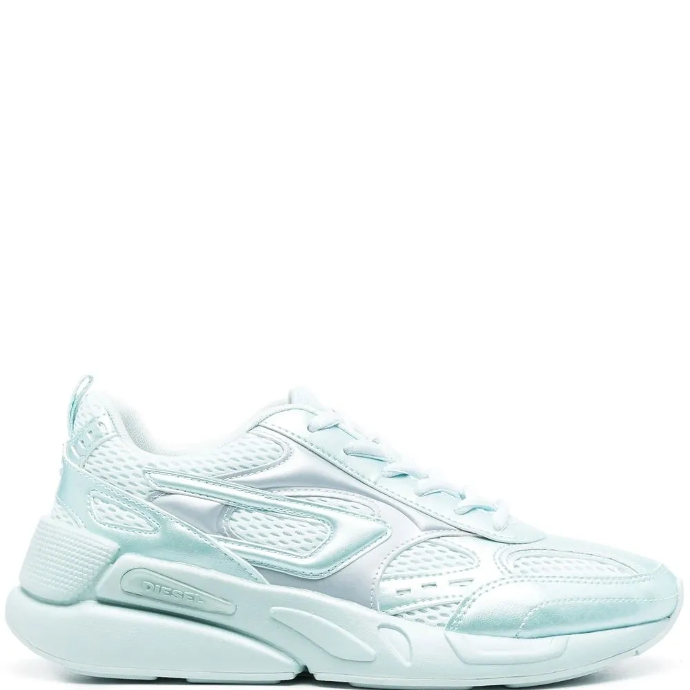 Кроссовки с нашивкой-логотипом