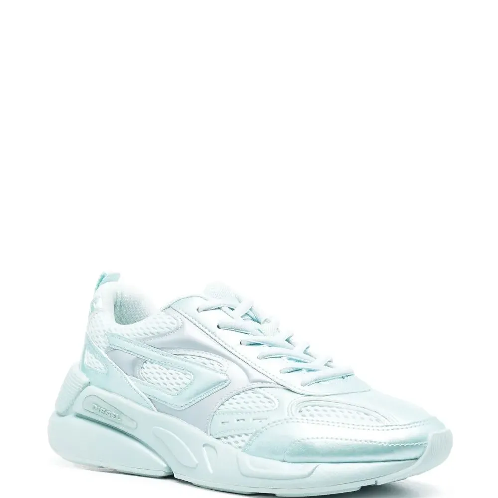 Кроссовки с нашивкой-логотипом