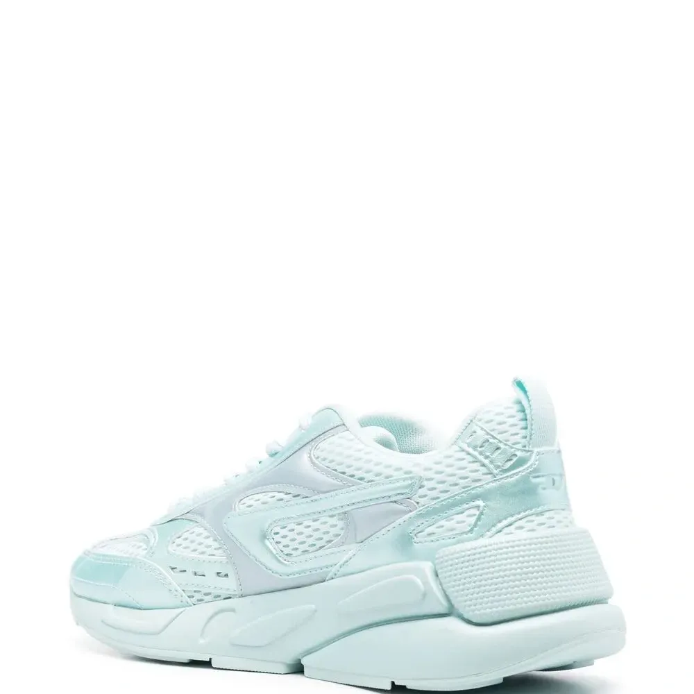 Кроссовки с нашивкой-логотипом