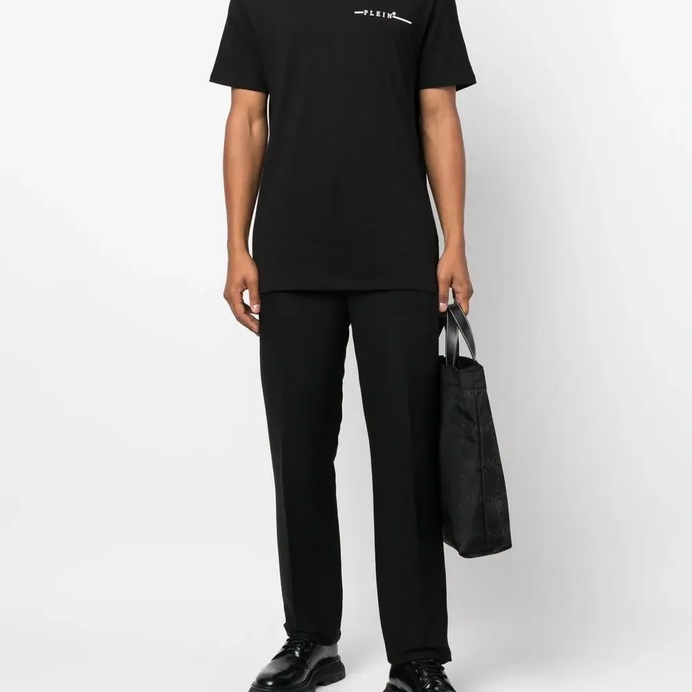 Футболка с логотипом