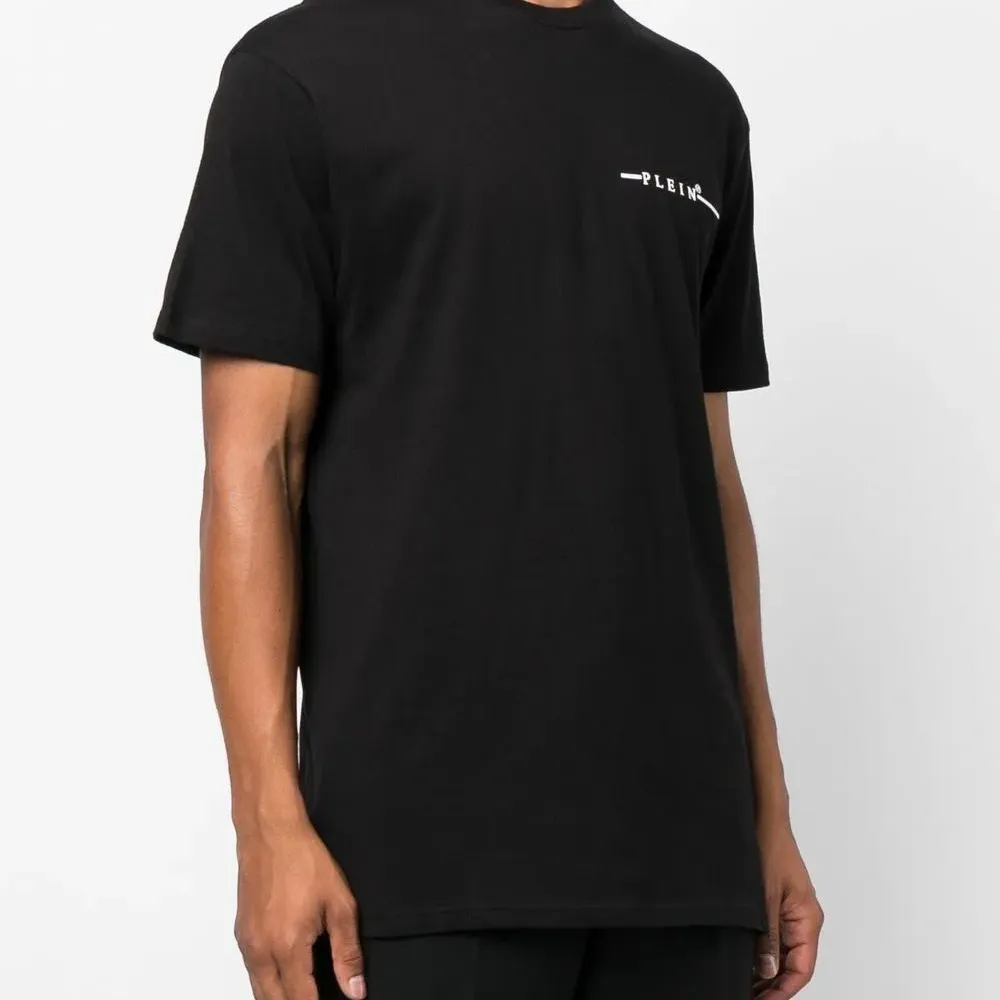 Футболка с логотипом