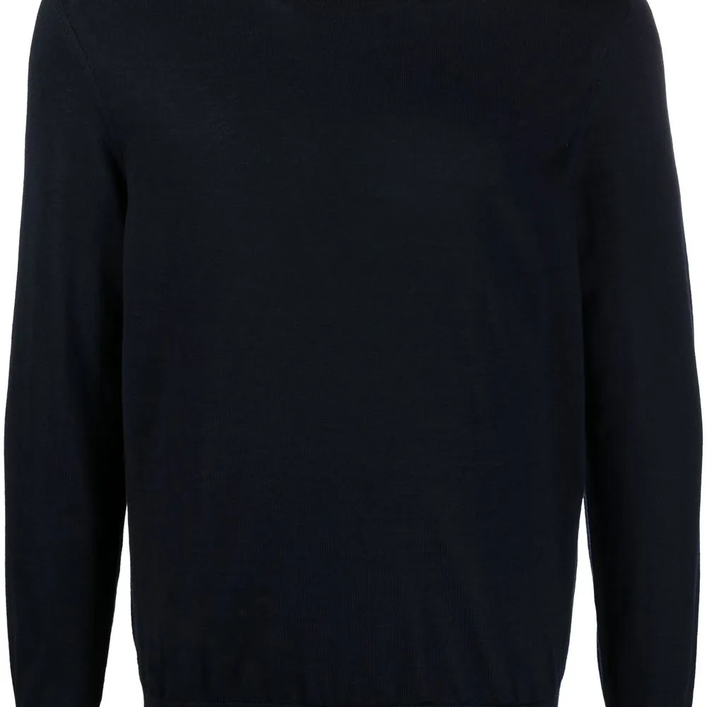 Свитер с круглым вырезом