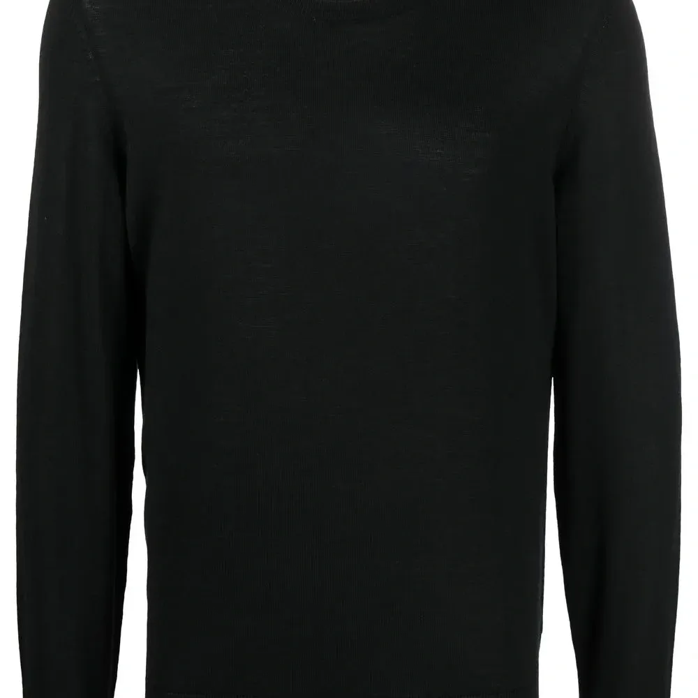 Свитер с круглым вырезом