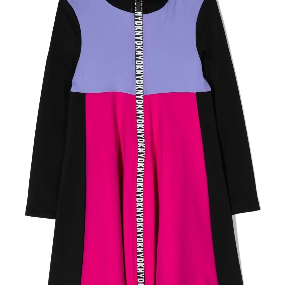 Платье в стиле колор-блок с логотипом
