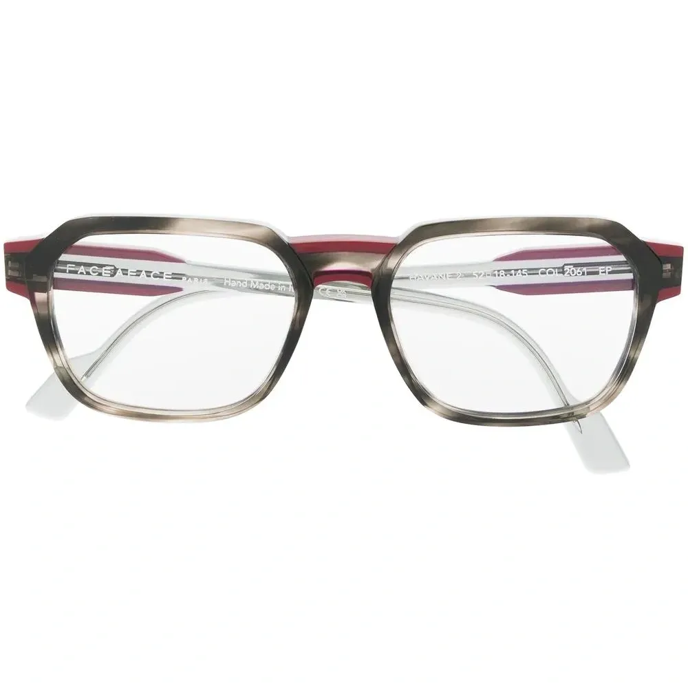 Очки в квадратной оправе