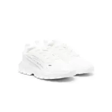 Кроссовки на массивной подошве