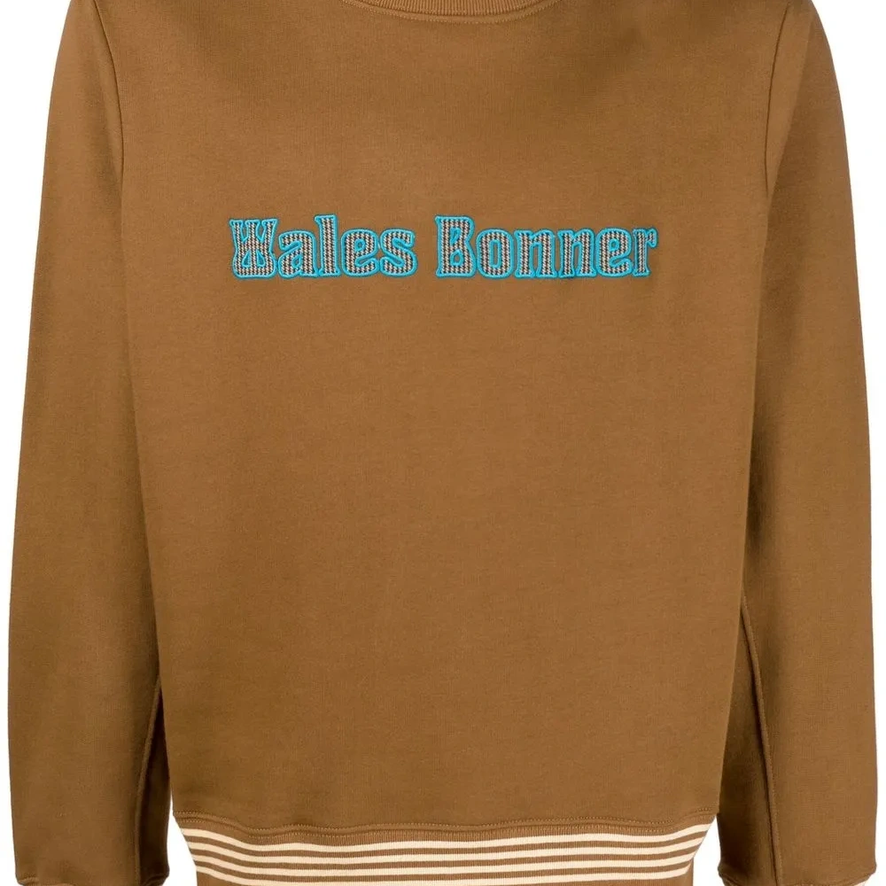 Толстовка с вышитым логотипом