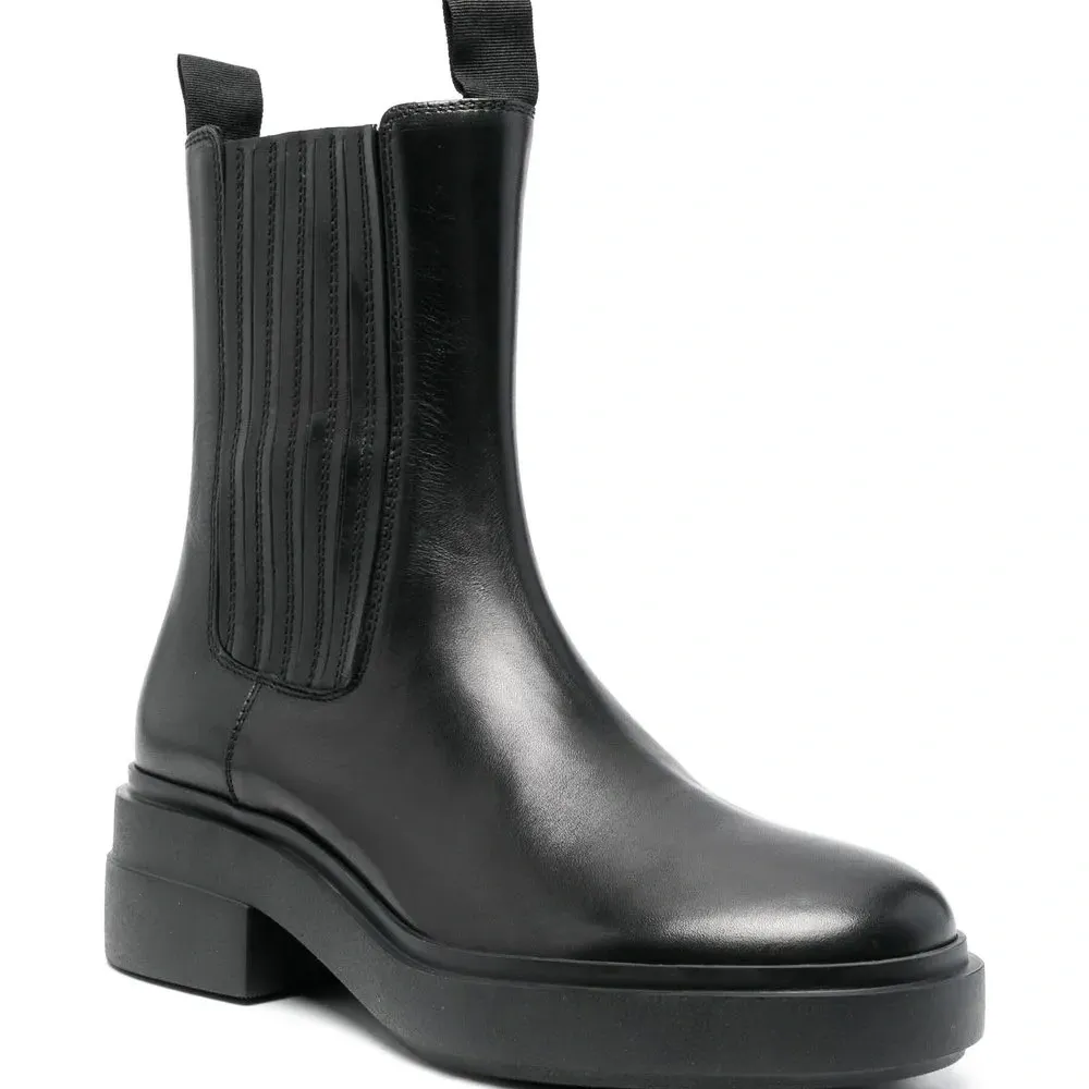 Ботинки на массивной подошве