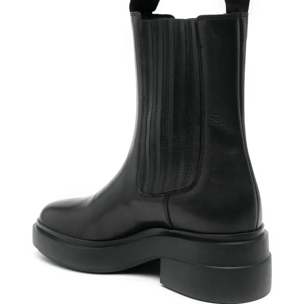 Ботинки на массивной подошве