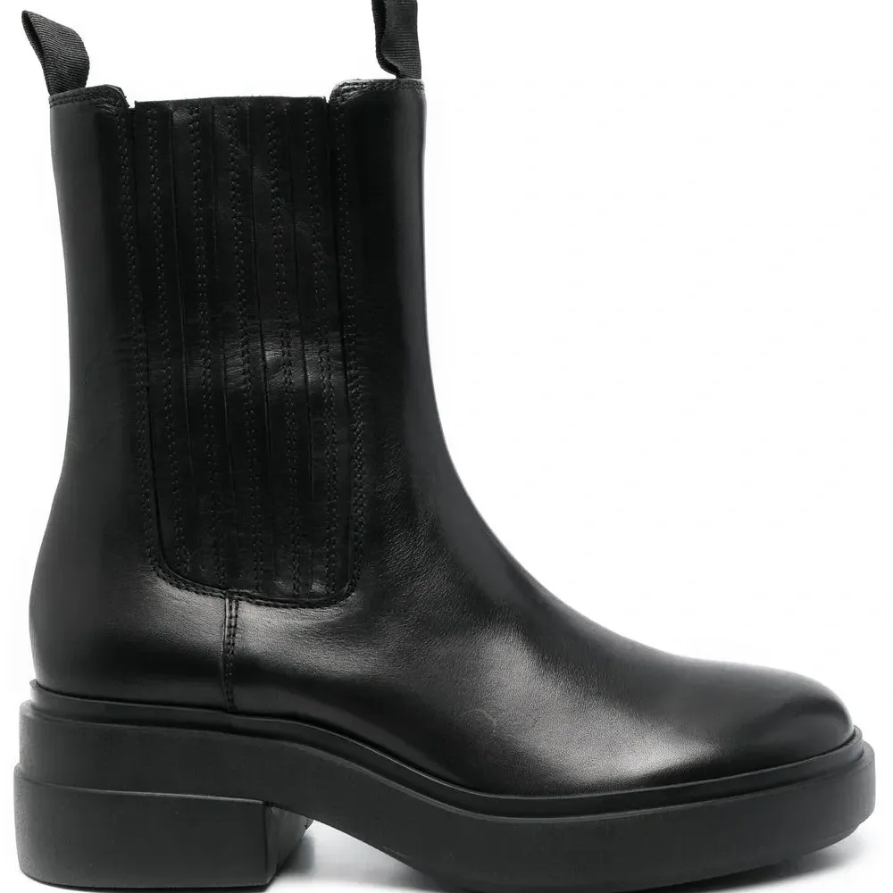 Ботинки на массивной подошве