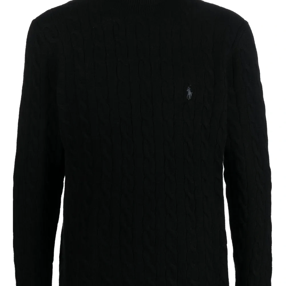 Джемпер с высоким воротником