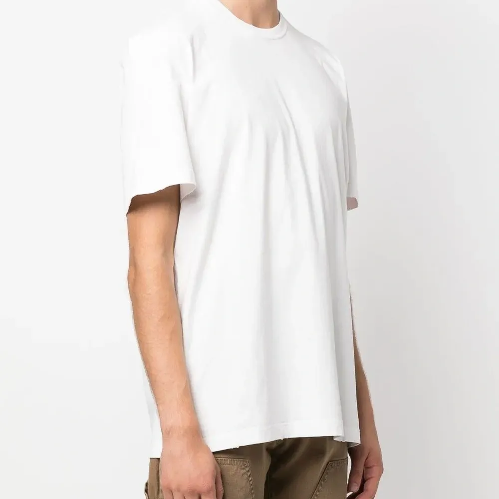 Футболка с вышитым логотипом