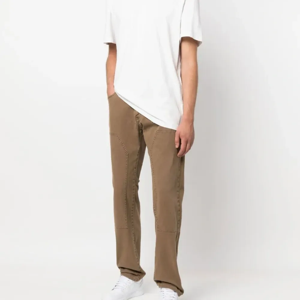 Футболка с вышитым логотипом