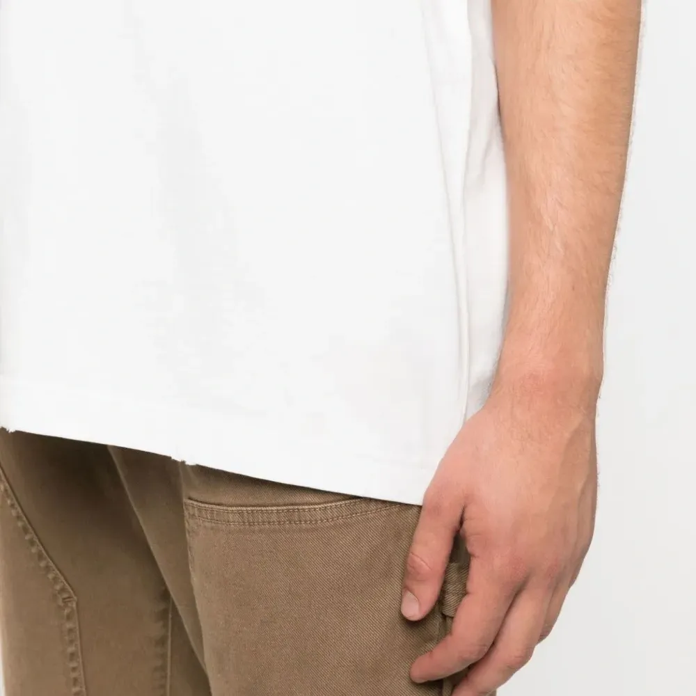 Футболка с вышитым логотипом